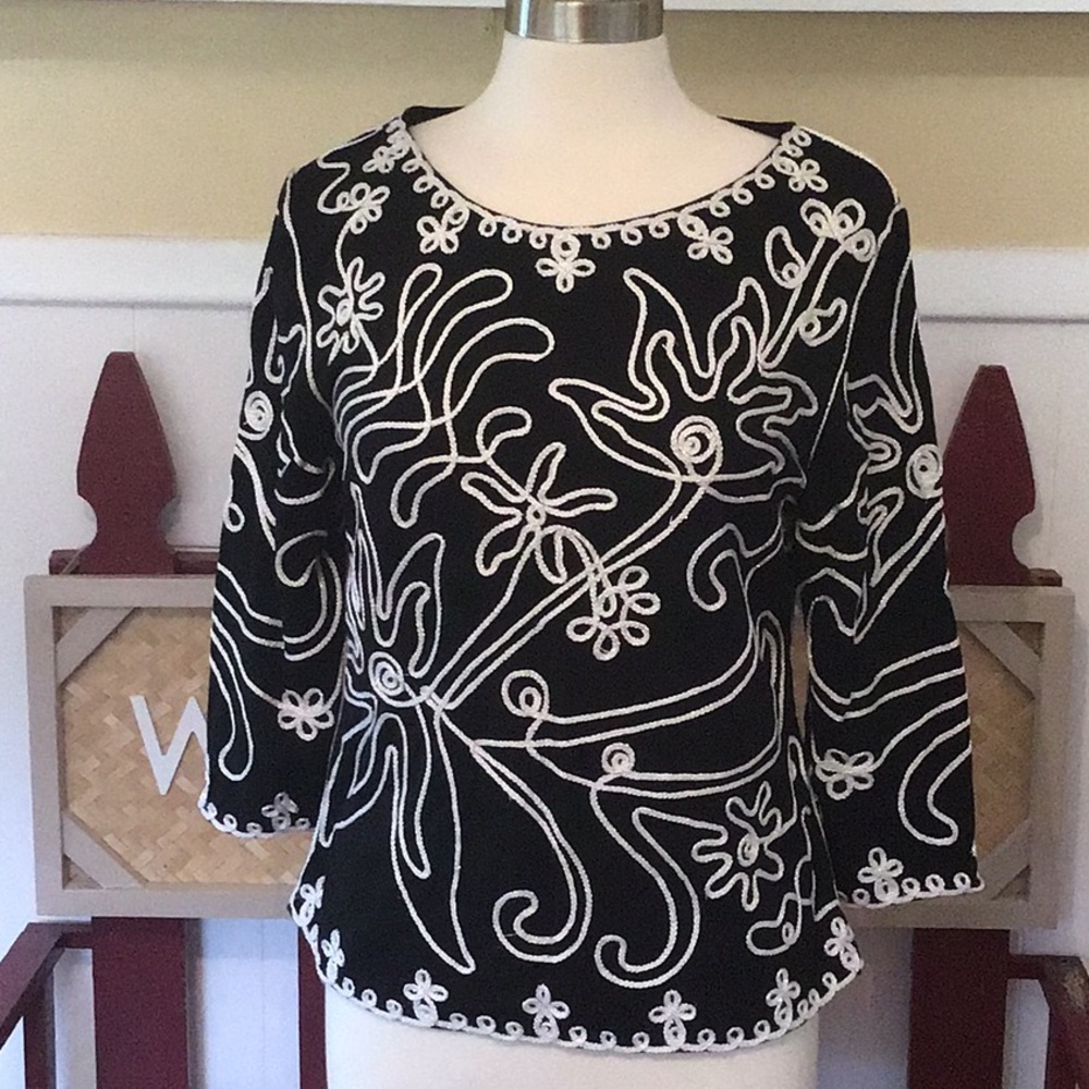 Black and white appliqué top.